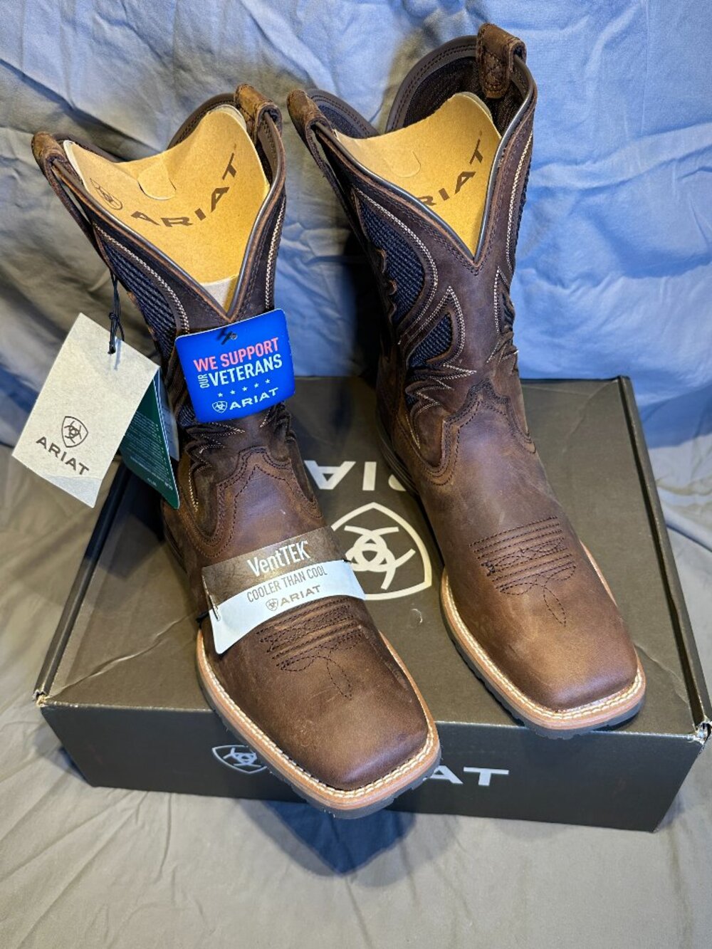 Ariat Men's Hybrid VentTEK Cowboy Boots – Size 8 EE Wide – Distressed Tan – NEW